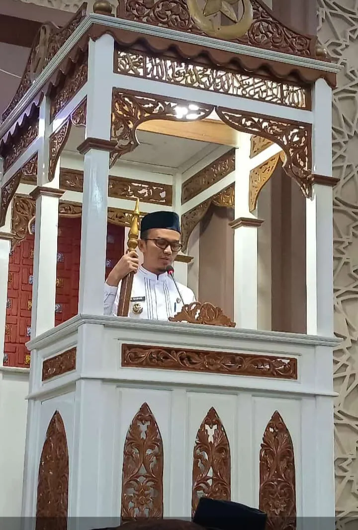 Foto: HRB, kutbah Jumat pertamanya setelah menjadi Wali Kota Subulussalam di Masjid Agung, Jumat (14/3) khadafi, Dok. Khadafi