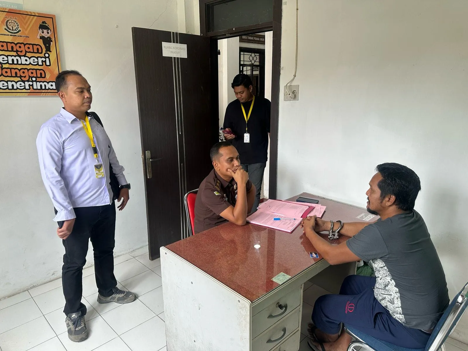 Foto: Penyerahan Tersangka Kepada Kejari Aceh Utara