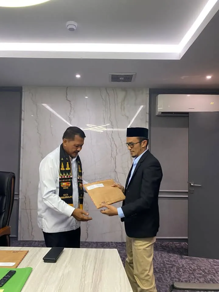 Foto: Wali Kota Subulussalam, Haji Rasyid Bancin (HRB), secara resmi menyerahkan berkas usulan pengadaan Lembaga Pemasyarakatan (Lapas) di Kota Subulussalam, kepada Direktur Jenderal Pemasyarakatan (Dirjen PAS) Kementerian Hukum dan Hak Asasi Manusia (Kemenkumham)