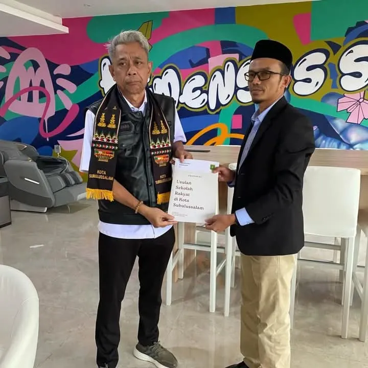 Foto: HRB Menyerahkan berkas usulan pembangunan Sekolah Rakyat di Kota Subulussalam kepada Wamen Sosial di Gedung Kementerian, Jakarta.