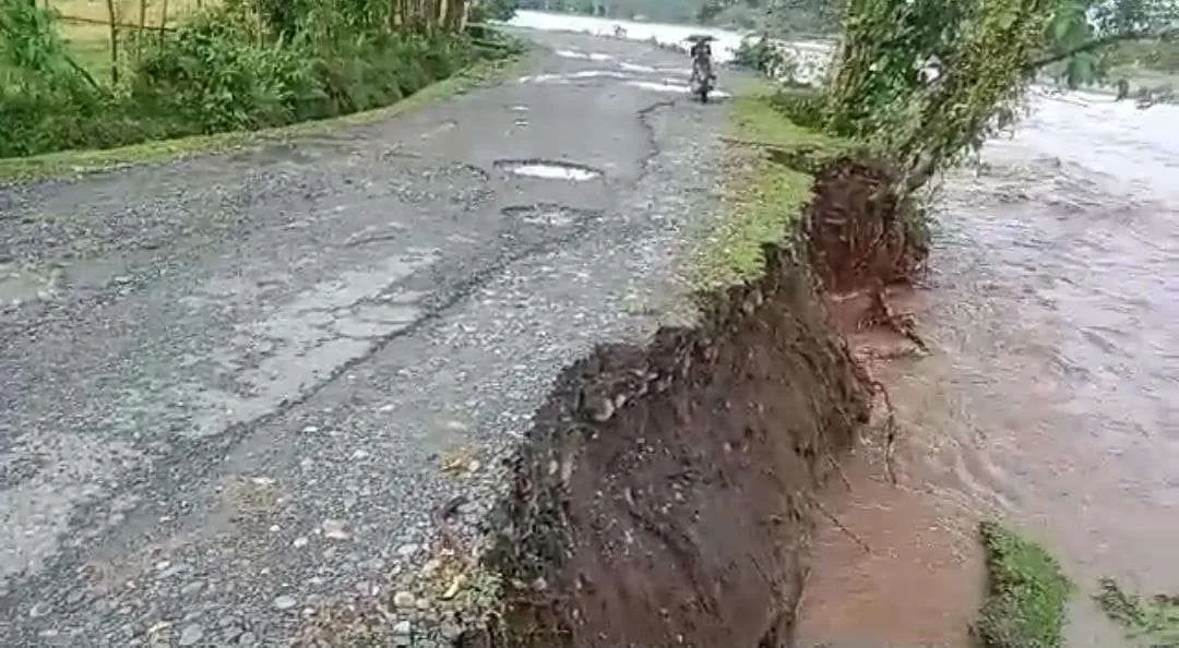 Foto: Jalan menuju Desa Keutambang Kecamatan Pante Ceuremen terancam ambalas. Doc. RRI.co.id