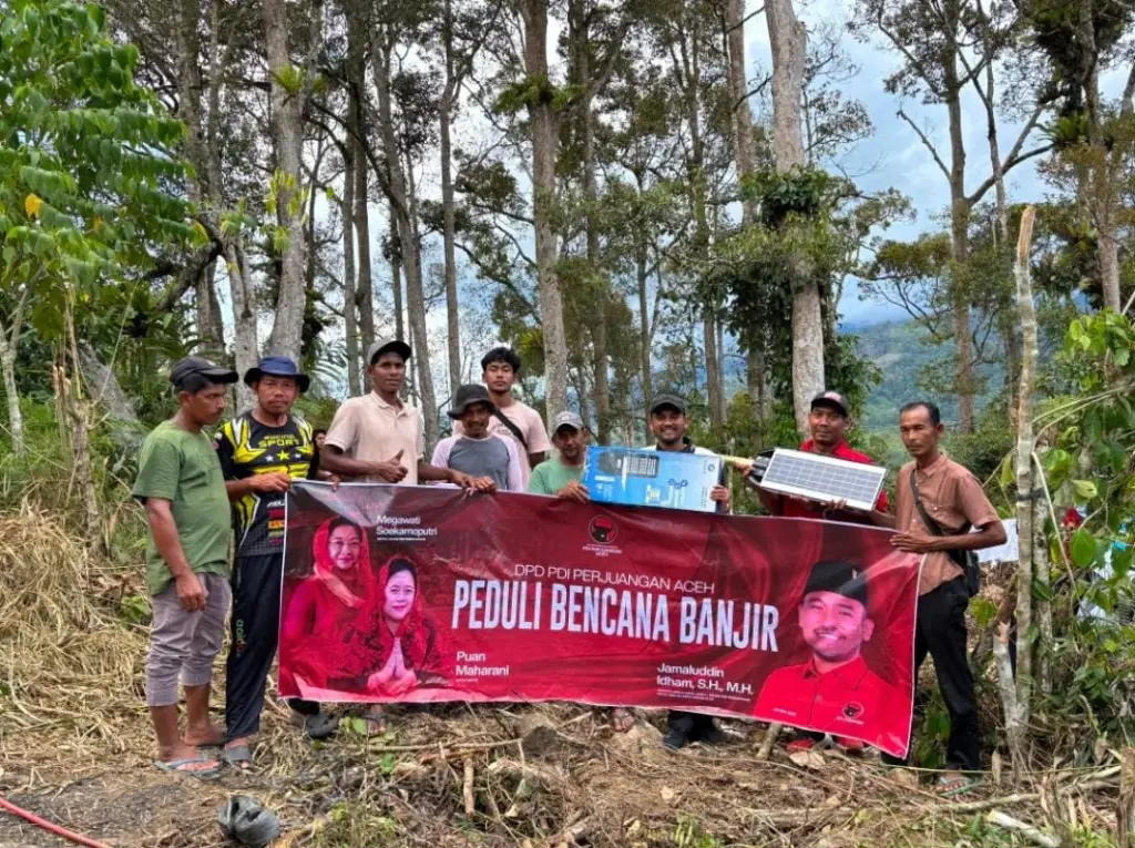 Foto: Jamaluddin Saat Mengantarkan Bantuan ke Beutong Ateuh Banggalang