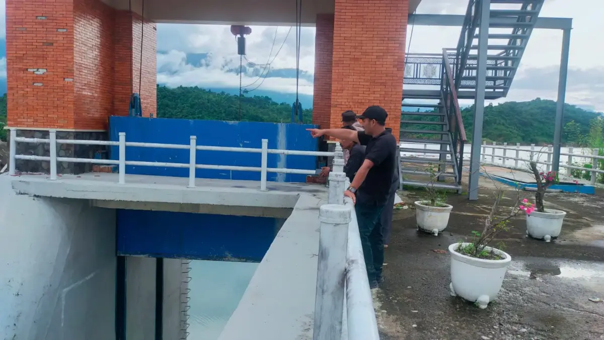 Foto: Muspika Paya Bakong Saat Meninjau Bendungan Keureutoe