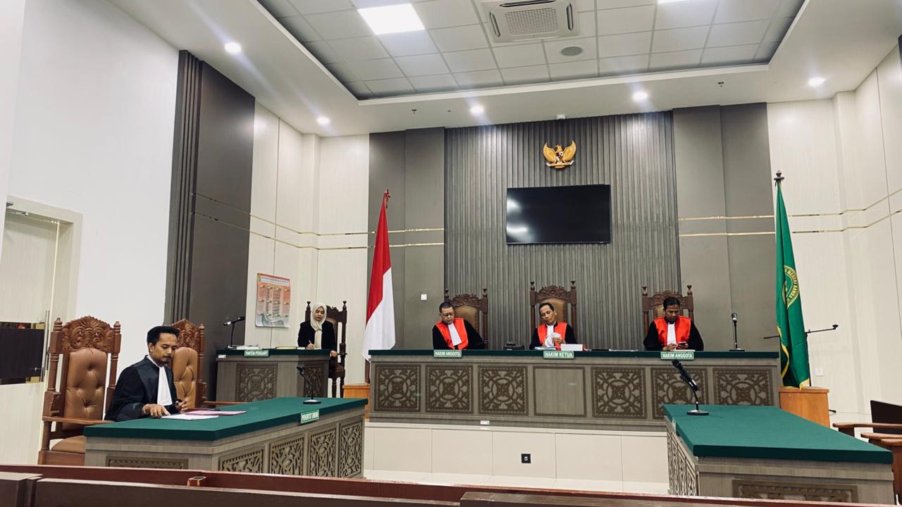 Foto: Sidang Dakwaan Pertama Geuchik Fadlon (DPO)