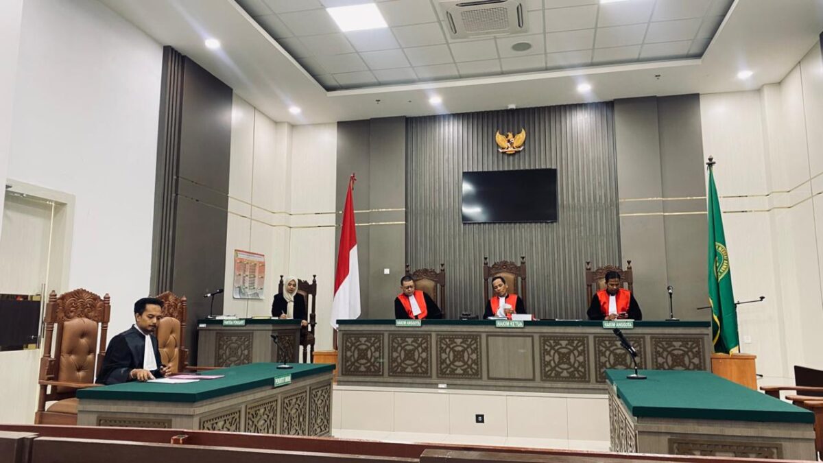 Foto: Sidang Dakwaan Pertama Geuchik Fadlon (DPO)