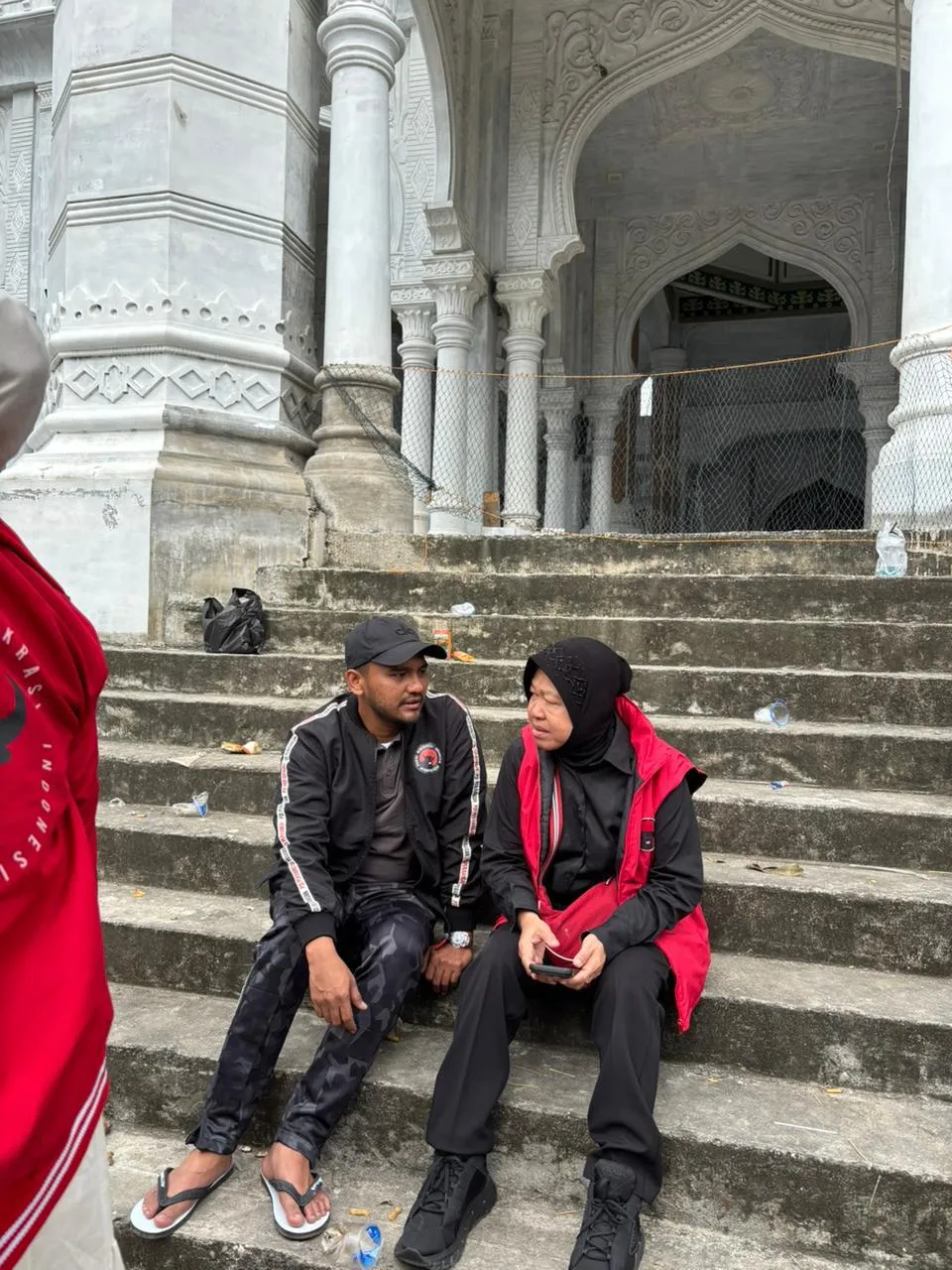 Foto: Tri Rismaharani dan Jamaluddin Idham, Saat Mengunjungi Bencana Banjir di Aceh
