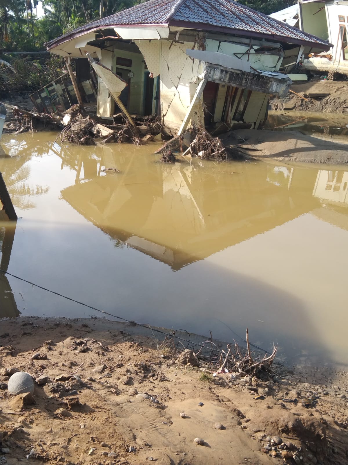 Foto: Kondisi Jalan Yang Putus