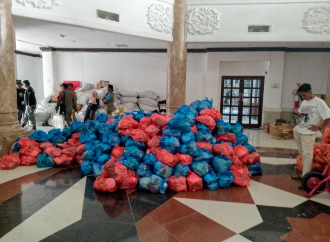 Foto: Paket Sembako Bantuan Banjir di Kantor Bupati Aceh Utara