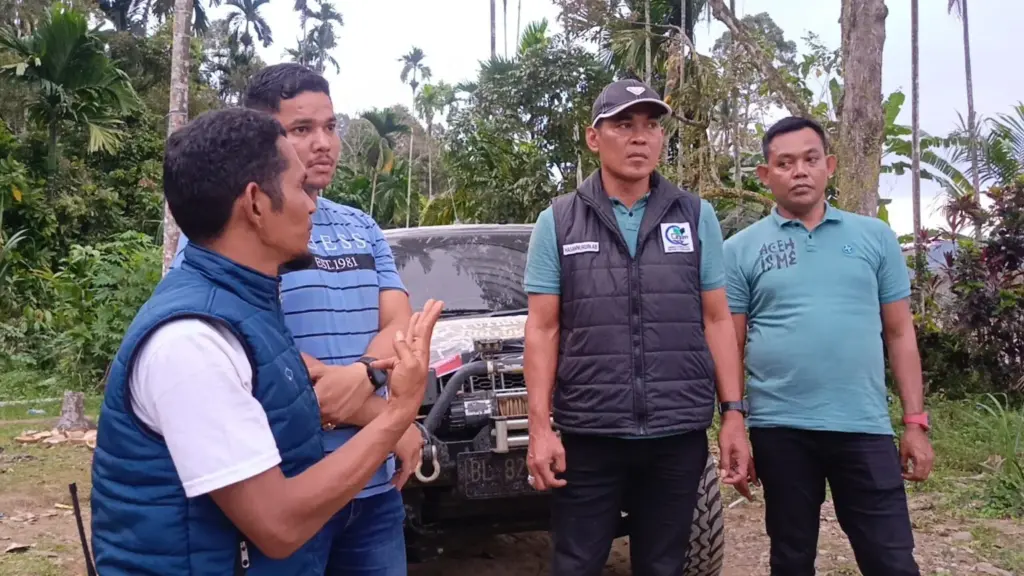 Foto: Hasan Nurdin (Rembo) Saat Memantau Penyerahan Bantuan di Sawang Aceh Utara